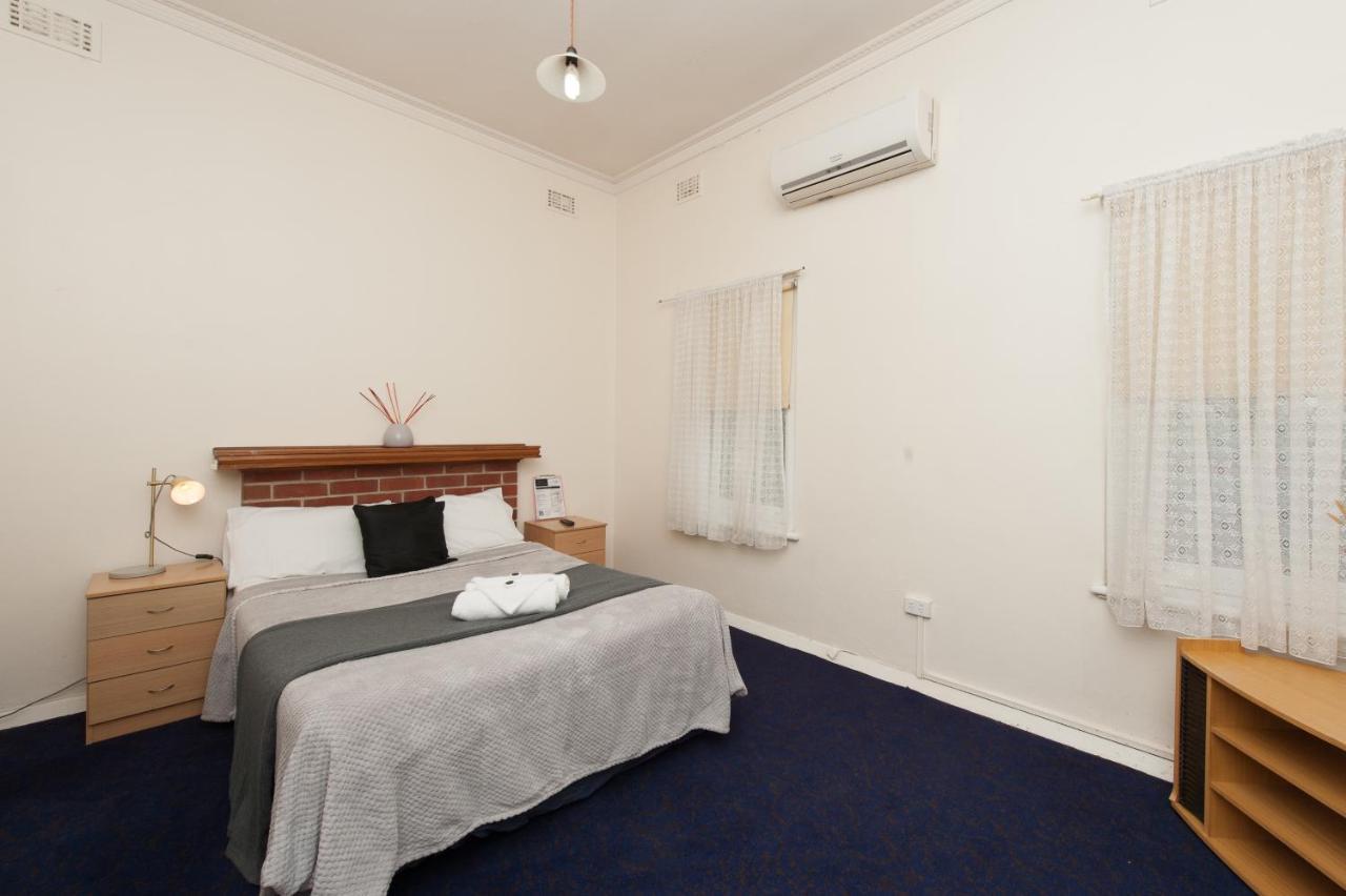 Riverina Hotel Холбрук Экстерьер фото