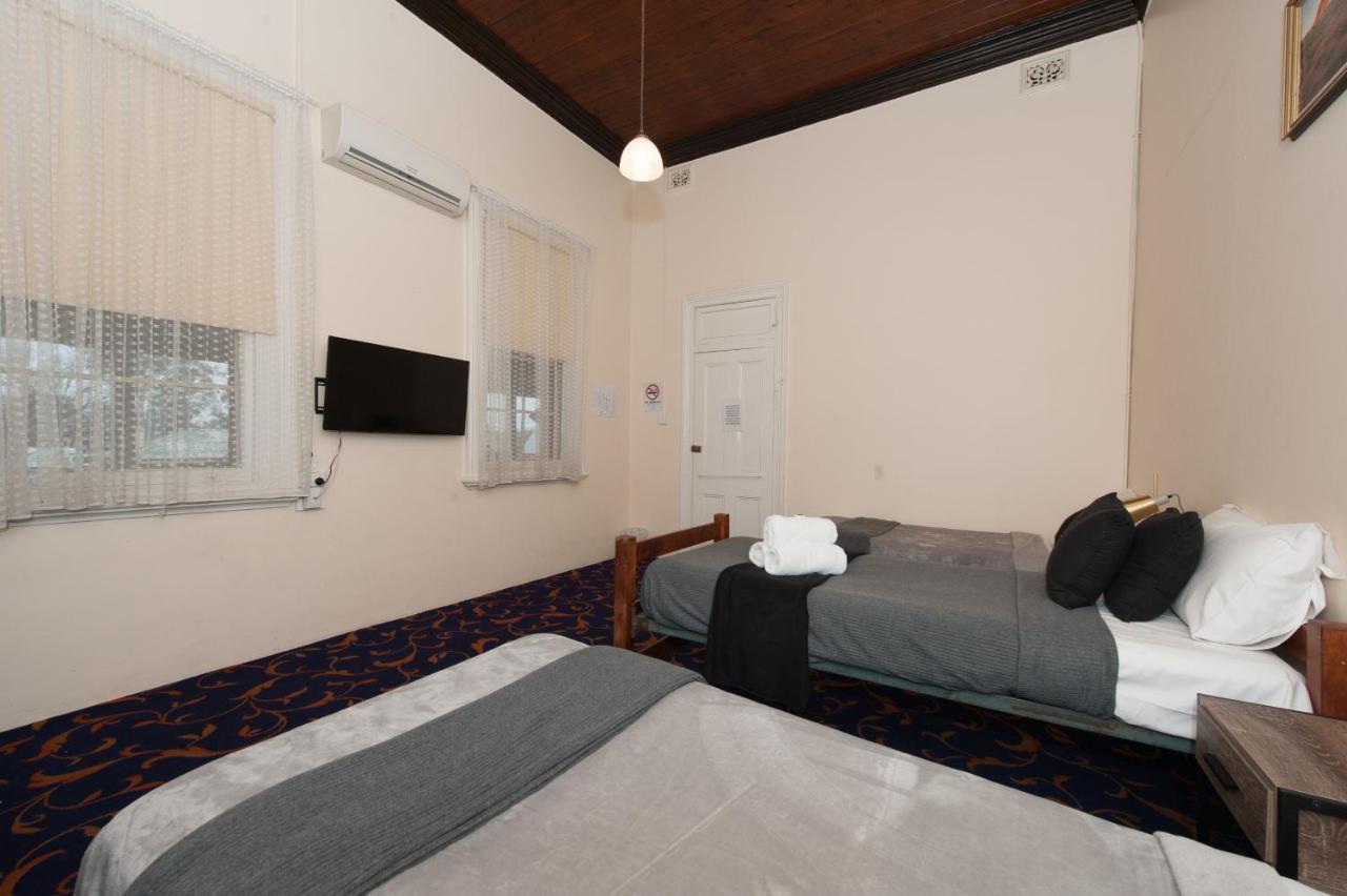 Riverina Hotel Холбрук Экстерьер фото